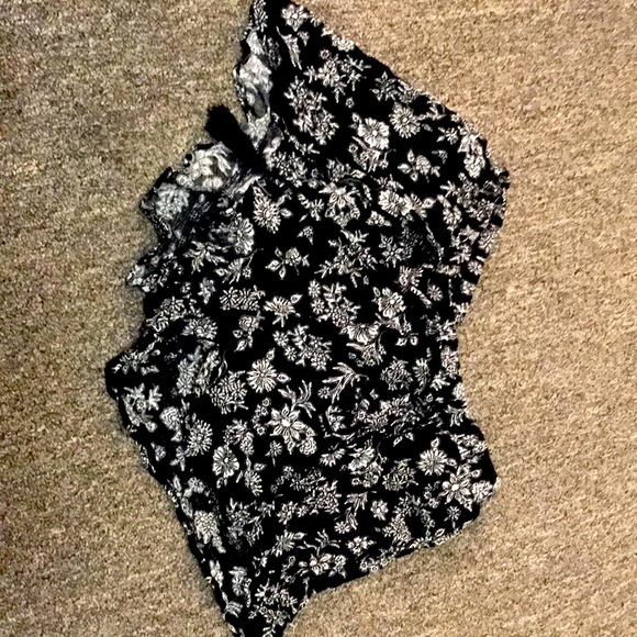 joey B Pants - Joey B loose short|flower shorts|black and white